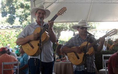 Dupla canta Tião Carreiro em Mirandópolis