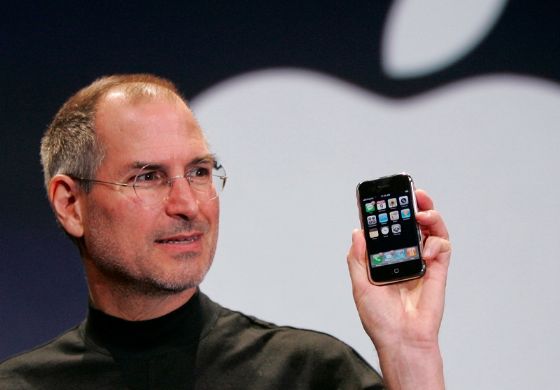 Há 10 anos Steve Jobs lançava o 1º iPhone e mudava a vida na Terra