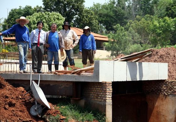 Jamil acompanha fase final de conclusão da ponte da Gleba 8 no Assentamento Primavera