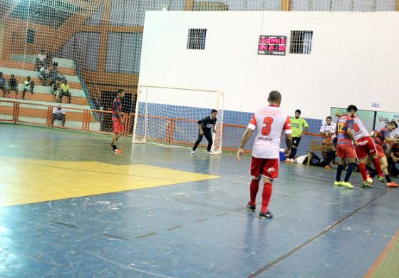 Equipes iniciam busca por vagas na grande final do Futsal de Férias que acontece sábado 