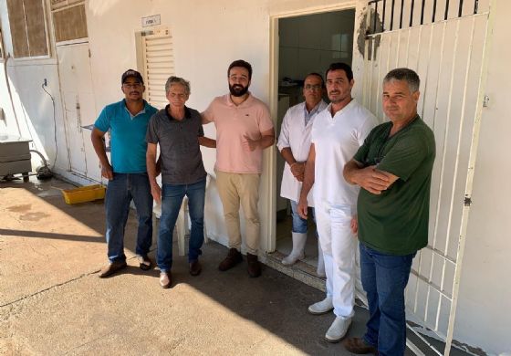 Hugo Zamboni visita Associação dos Produtores de Leite e alerta para dificuldades enfrentadas pela instituição