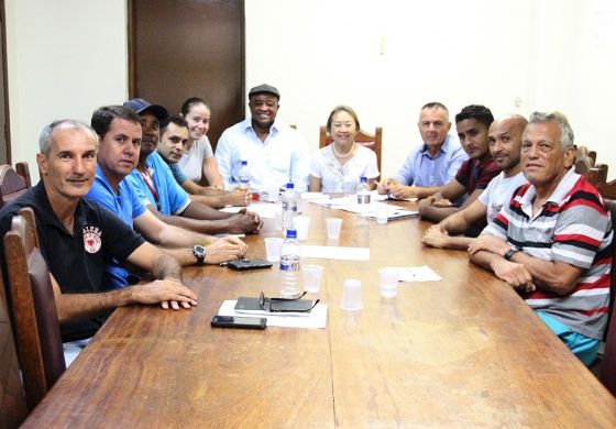 Governo de Andradina faz reunião com representantes das equipes do sub-11 e sub-13