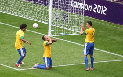 Em ritmo de treino, Brasil vence a Nova Zelândia e avança na liderança do grupo