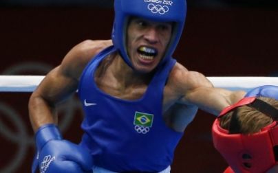 Robenílson a uma vitória do pódio no Boxe