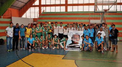 Andradina sedia quadrangular regional de basquete e homenageia José Ferreira