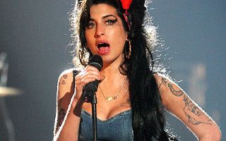 Amy Winehouse  morre aos 27 anos