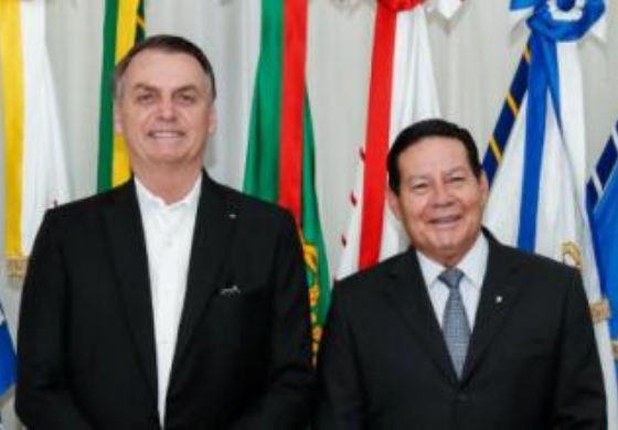 TSE arquiva ação contra chapa Bolsonaro-Mourão sobre uso de outdoors