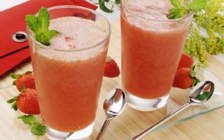 Calor pede um Suco de Morango com Hortelã	