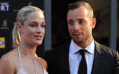 Pistorius quebra silêncio e homenageia namorada um ano após matá-la 