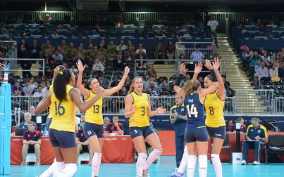 Brasil salva 6 match points, bate a Rússia e está na semifinal 