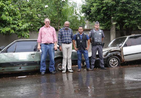 Governo de Andradina começa a aplicar Lei de remoção de veículos abandonados