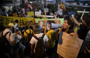 Protestos contra a Copa do Mundo chamam atenção da imprensa internacional