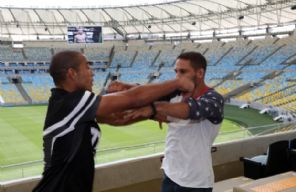 José Aldo empurra Chad Mendes na encarada em camarote do Maracanã