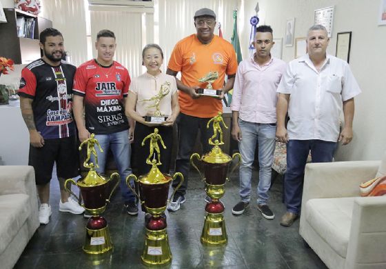 Tamiko recebe representantes dos times finalistas do campeonato Amador