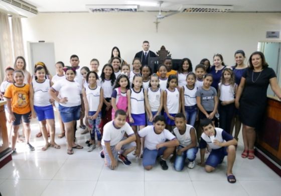 Fórum recebe tradicional exposição de telas dos alunos do Josepha