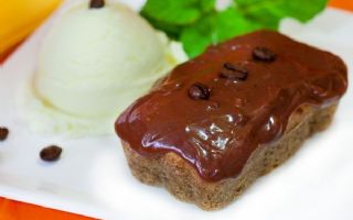 Bolo de café quente com sorvete