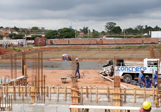 Construção de Piscina Olímpica avança em Andradina