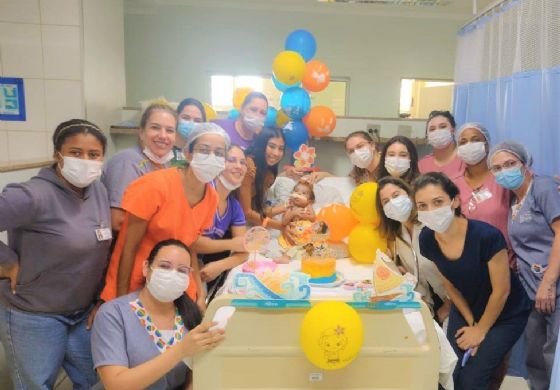 Anna Luísa luta contra a prematuridade e encanta equipe médica em seu primeiro ano de vida