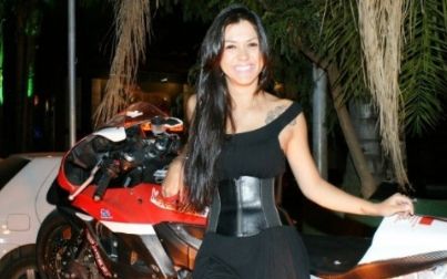 Piloto dormiu nos boxes antes de acidente que a matou; família isenta pista de culpa