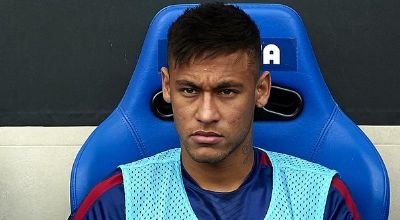 Neymar foi multado pelo Barça por dar autógrafo, diz jornal