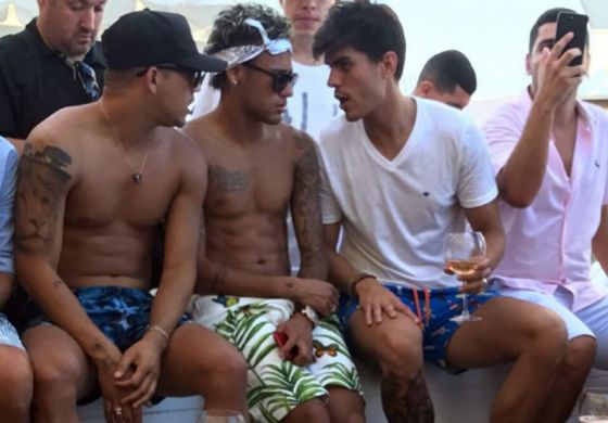 Festa de Neymar com "parças" tem champanhe de R$ 2,9 mil e viraliza