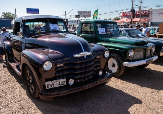  Old School Brothers realiza encontro de colecionadores de carros antigos em Andradina