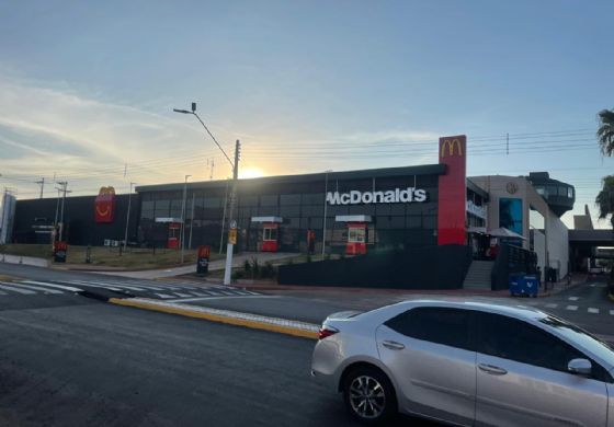  McDonald's Andradina (SP) Reabre Atendimento Ao Público
