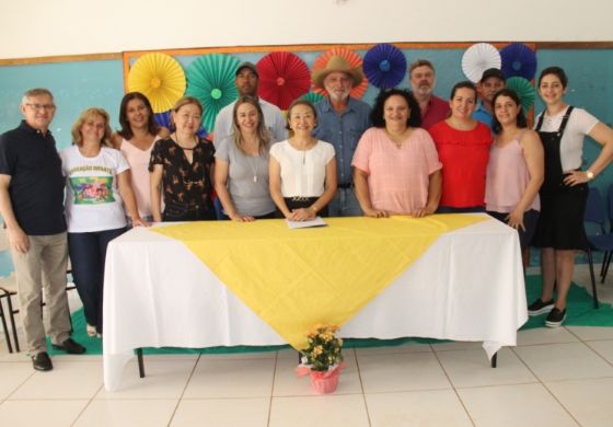 Tamiko assina contrato para reforma e ampliação de creche no Gasparelli