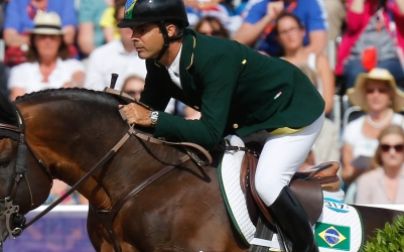 Rodrigo Pessoa e Doda lutam por medalha no salto