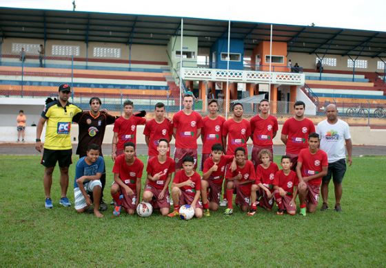 Escolinhas de futebol do Governo de Andradina realizam amistoso no estádio