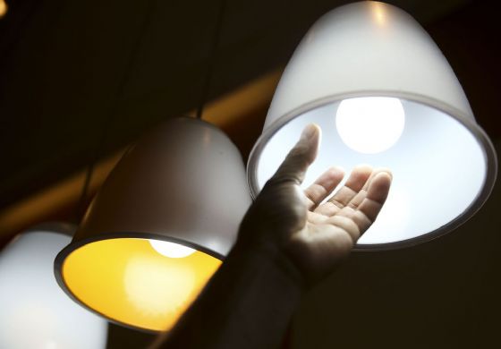 Pesquisa indica que 87% das pessoas acham conta de luz cara no país