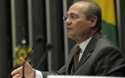 Renan volta atrás e diz que vai devolver R$ 32 mil por voo da FAB