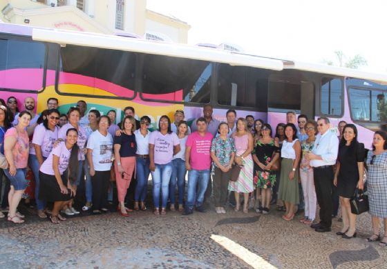 Tamiko realiza entrega oficial do Ônibus Lilás