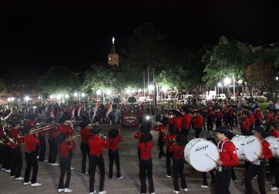 Orquestra de viola e banda Facmol emocionaram o público pelos 79 anos da Terra do Rei do Gado