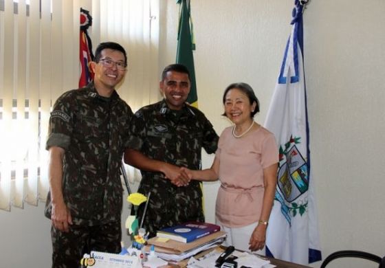 Tamiko recebe visita do próximo instrutor do Tiro de Guerra