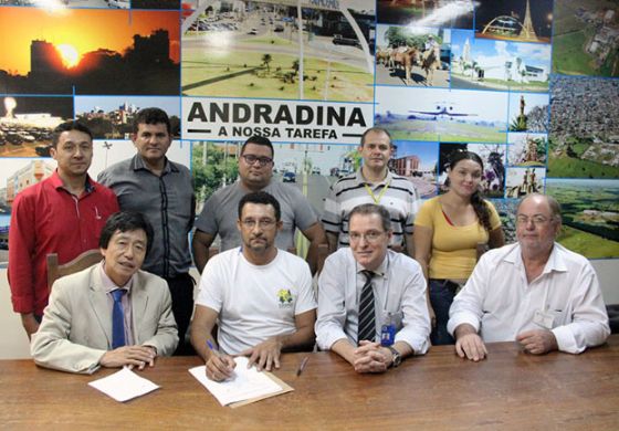 Governo de Andradina participa da assinatura de convênio para veículos e equipamentos da Agroindústria do Leite