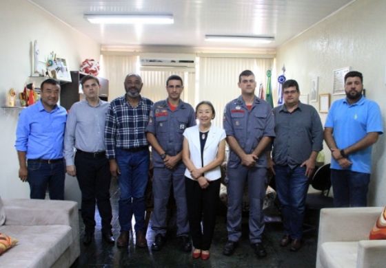 Tamiko recebe visita do novo comandante do Corpo de Bombeiros