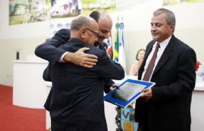 Com título entregue pela Câmara, Ricardo Madalena passa a ser cidadão andradinense 