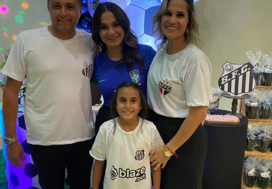  Maria Antonia comemora seu 8º aniversário com uma festa temática do Santos Futebol Clube