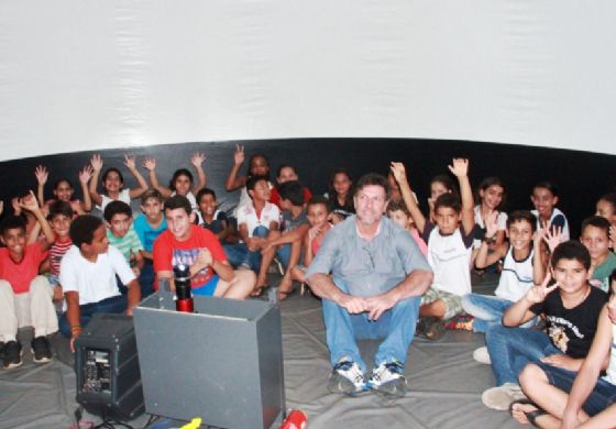 Crianças da rede municipal de Andradina vivem experiências em Planetário