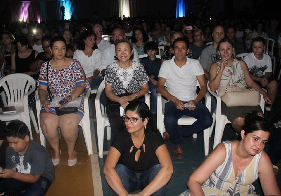 Tamiko prestigia noite de talentos da Apae Andradina