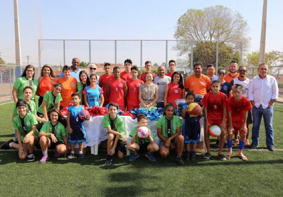 Projeto Esporte no Bairro tem novos uniformes em Andradina