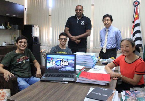 Irmãos andradinenses apresentam jogo na Game XP 2019