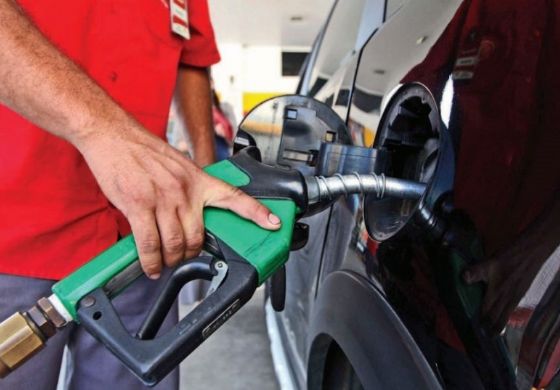 Preço médio da gasolina sobe e atinge recorde de R$ 3,85 para o consumidor