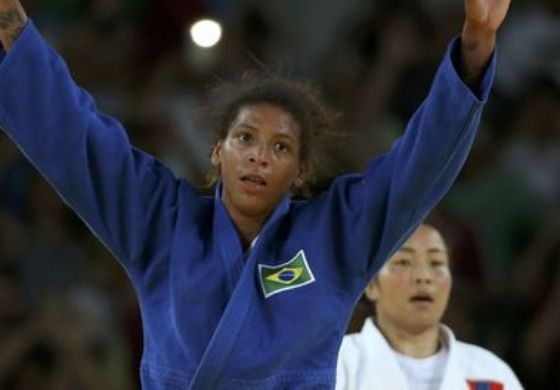 Judoca Rafaela Silva dá primeira medalha de ouro ao Brasil