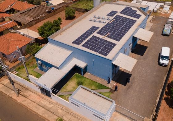 Escolas e prédios da Educação começam a receber placas fotovoltaicas em Andradina