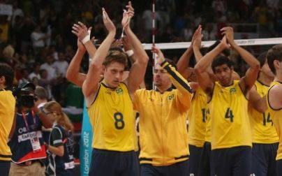 Seleção masculina de vôlei vence Itália e disputa o ouro contra Rússia no domingo