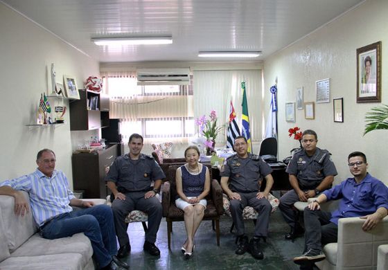 Tamiko recebe visita do novo comandante da 1ª Cia. de Policiamento do Interior