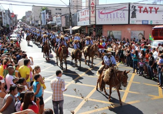 Cavalgada tem almoço e show em Andradina 