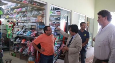 Jamil visita camelódromo e lojistas comemoram vendas no novo espaço